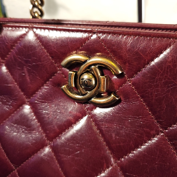 Chanel Quilted Lambskin Perfect Edge Tote - Picture 2 of 15